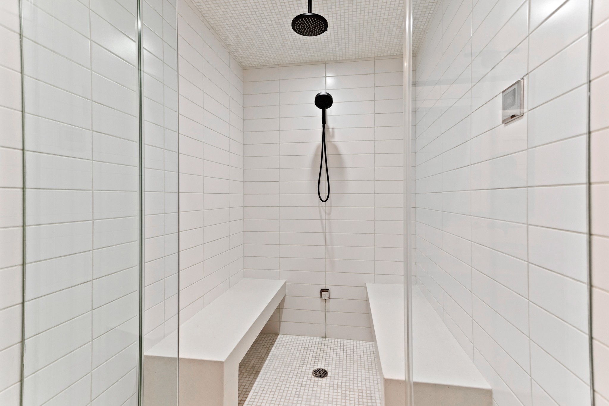 960 Overton Lea Road Nashville, TN 37220 - Photo 33 of 50 a bathroom with a bath tub