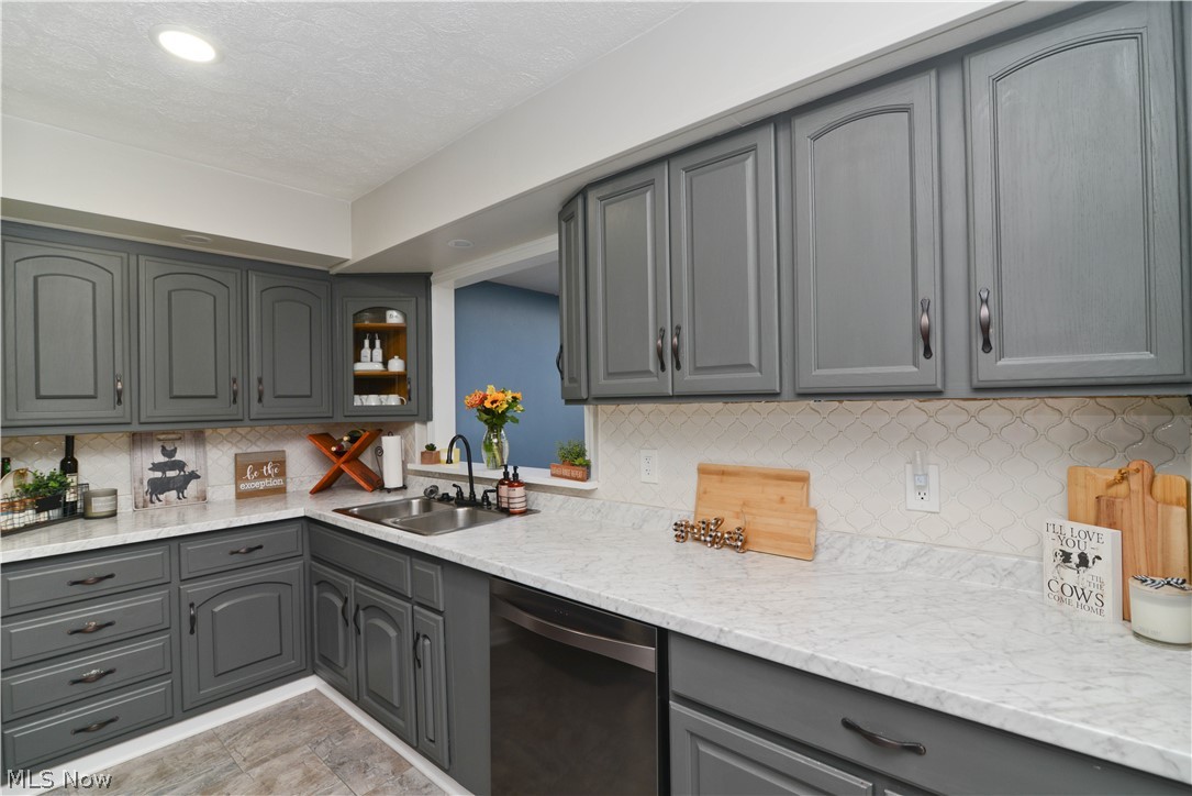 2697 South Raccoon Road Youngstown, OH 44511 - Photo 5 of 26 Gallery Image 5