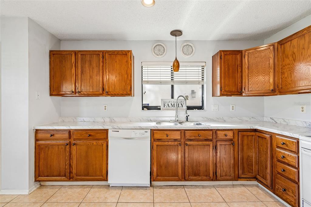 9613 Cypress Brook Road Tampa, FL 33647 - Photo 16 of 89