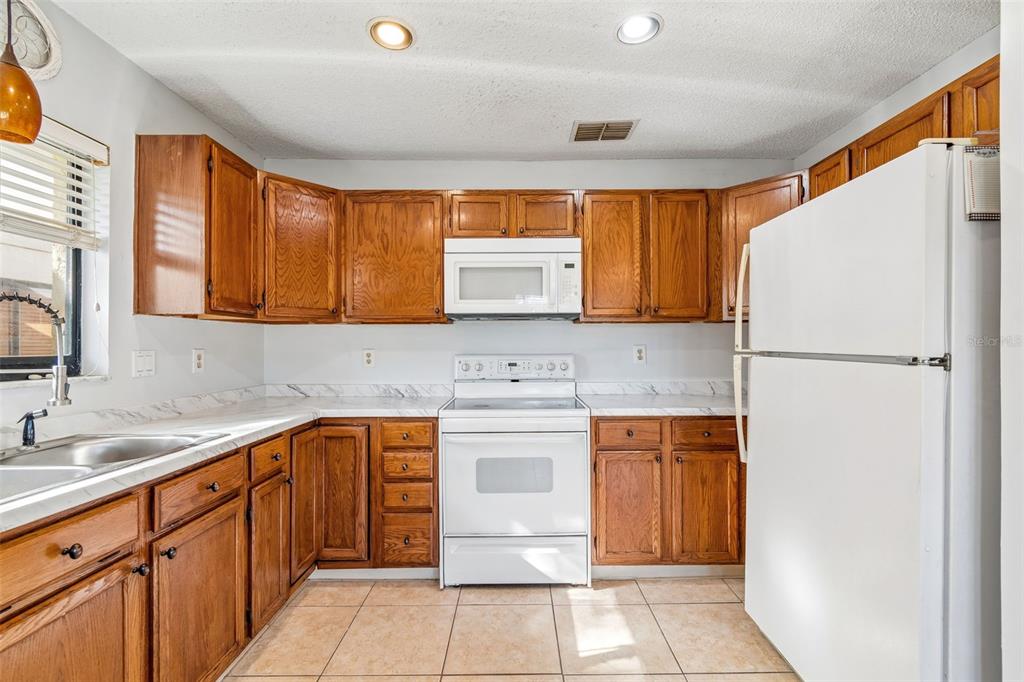 9613 Cypress Brook Road Tampa, FL 33647 - Photo 18 of 89