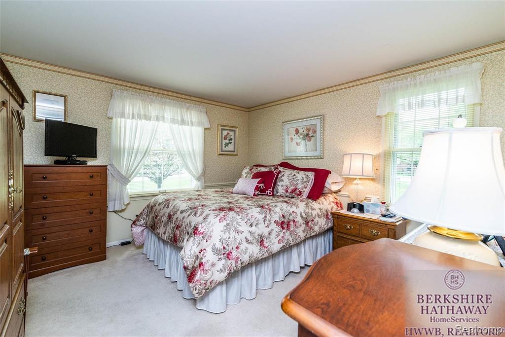 25233 Wykeshire Road Farmington Hills, MI 48336 - Photo 29 of 45