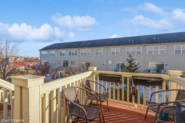 $425,000 | 375 North Commerce Street, Aurora, IL 60504