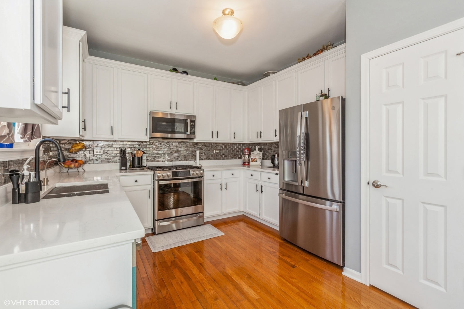 375 North Commerce Street Aurora, IL 60504 - Photo 4 of 13