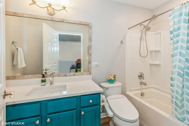 $425,000 | 375 North Commerce Street, Aurora, IL 60504