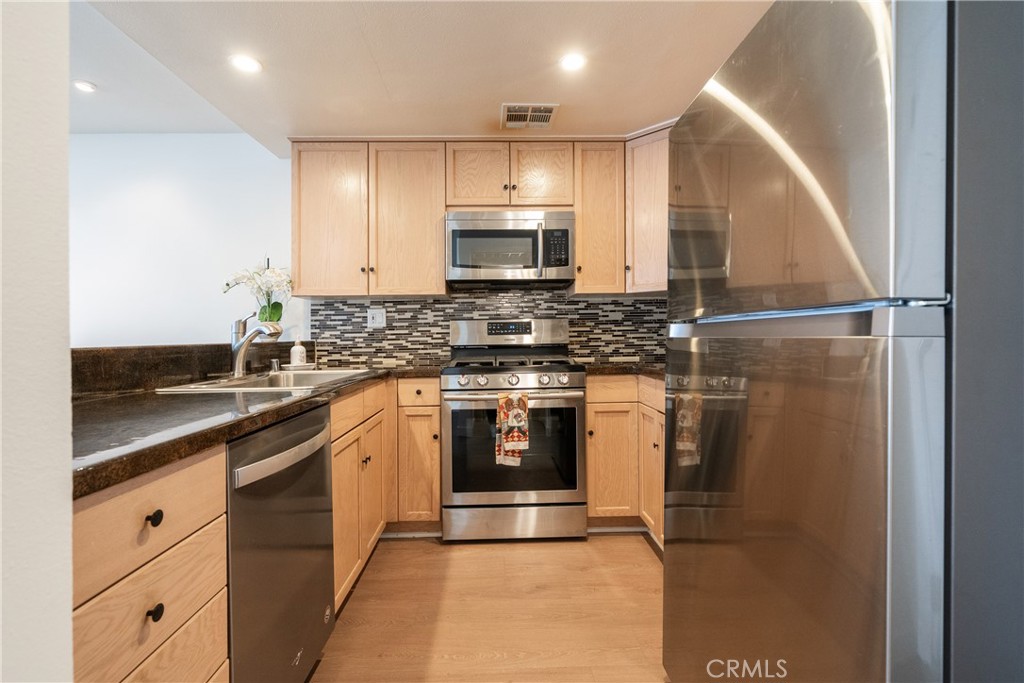 1878 Stow Street Simi Valley, CA 93063 - Photo 5 of 27