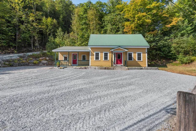$2,500 | 935 Rumney Rte 25, Unit 2, Rumney, NH 03266
