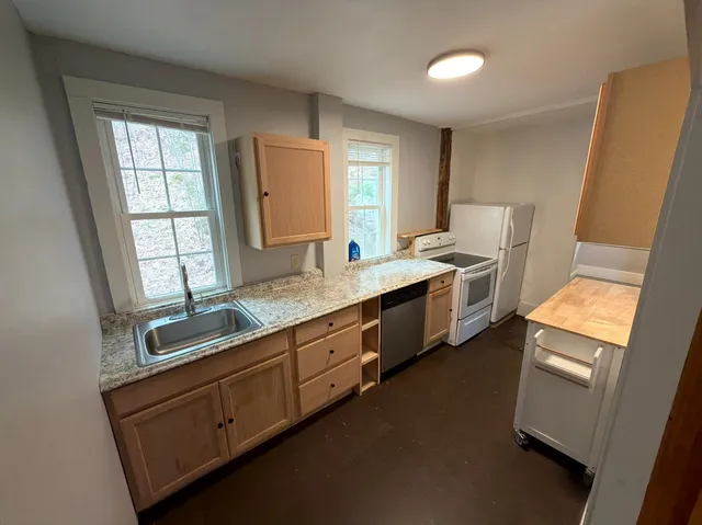 $2,500 | 935 Rumney Rte 25, Unit 2, Rumney, NH 03266