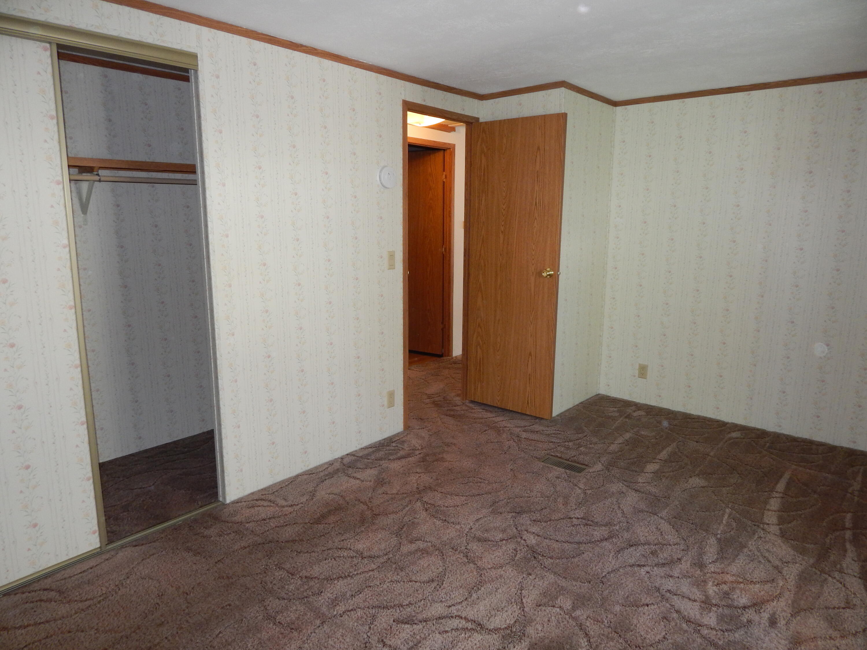 255 Colver Road, Unit 98 Talent, OR 97540 - Photo 18 of 26 Alcove in left bedroom