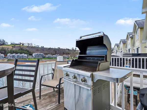 $975,000 | 149 West Deer Village Lane, La Follette, TN 37766