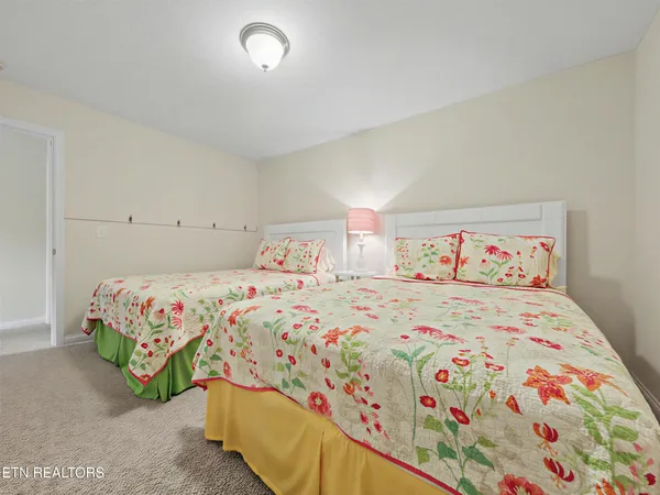 $975,000 | 149 West Deer Village Lane, La Follette, TN 37766