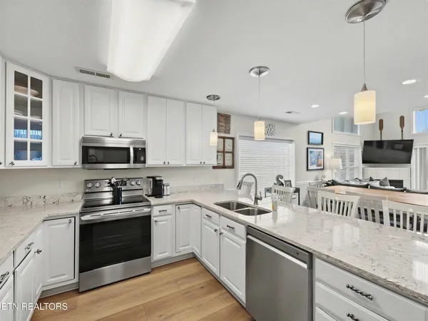 $975,000 | 149 West Deer Village Lane, La Follette, TN 37766