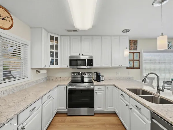 $975,000 | 149 West Deer Village Lane, La Follette, TN 37766