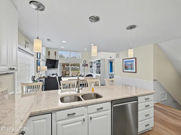 $975,000 | 149 West Deer Village Lane, La Follette, TN 37766