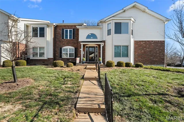 $199,900 | 760 Woodside Trails Drive, Unit 203, Ballwin, MO 63021