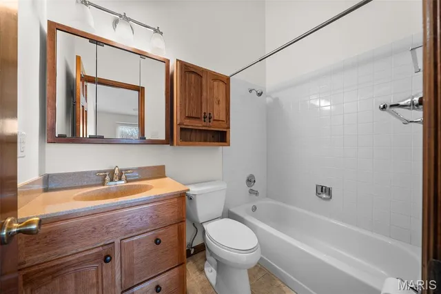 $199,900 | 760 Woodside Trails Drive, Unit 203, Ballwin, MO 63021