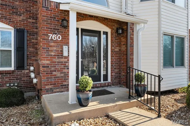 $199,900 | 760 Woodside Trails Drive, Unit 203, Ballwin, MO 63021