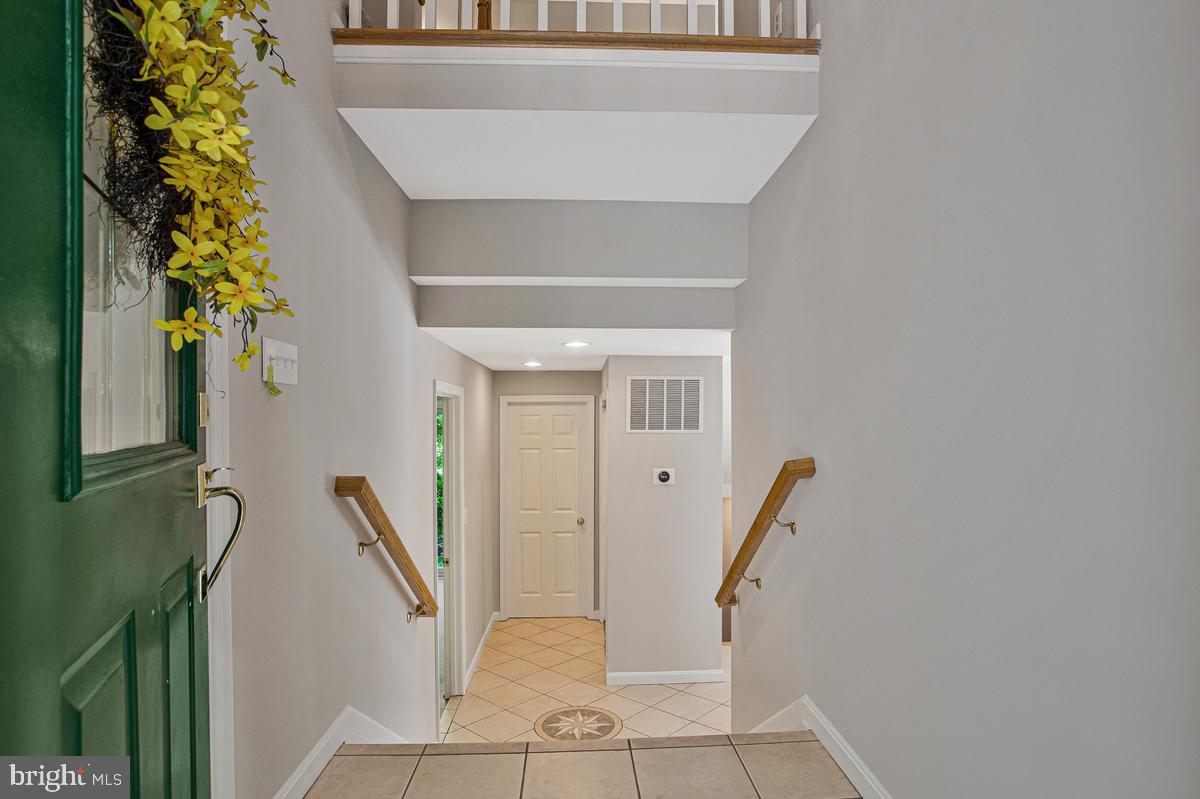 421 Edgewater Road Pasadena, MD 21122 - Photo 11 of 51 Entry