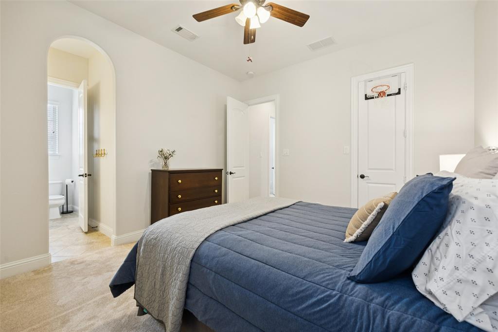 9 Reading Court Trophy Club, TX 76262 - Photo 30 of 40 Downstairs bedroom with jack and jill bath