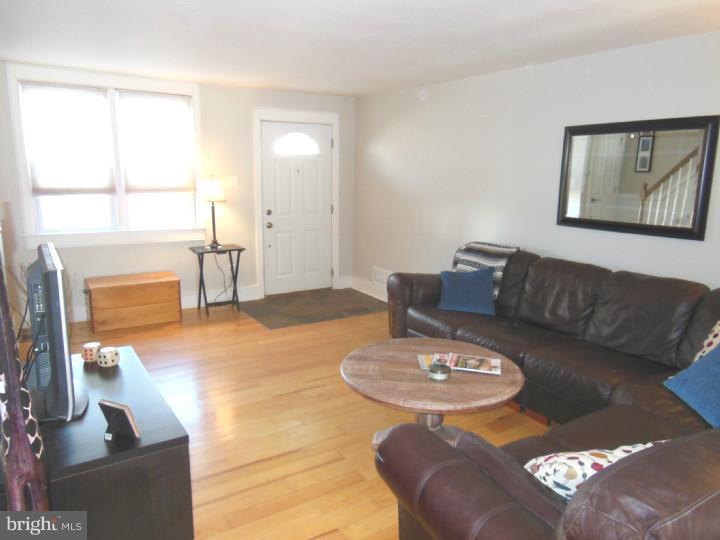 1028 Windsor Road Collingdale, PA 19023 - Photo 4 of 20 Gallery Image 4