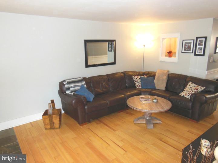 1028 Windsor Road Collingdale, PA 19023 - Photo 5 of 20 Gallery Image 5