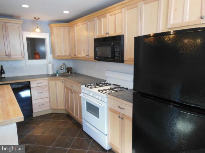 1028 Windsor Road Collingdale, PA 19023 - Photo 8 of 20 Gallery Image 8