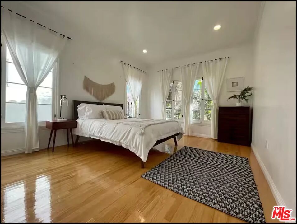 854 4th Street, Unit C Santa Monica, CA 90403 - Photo 9 of 12 a bedroom with a bed and window