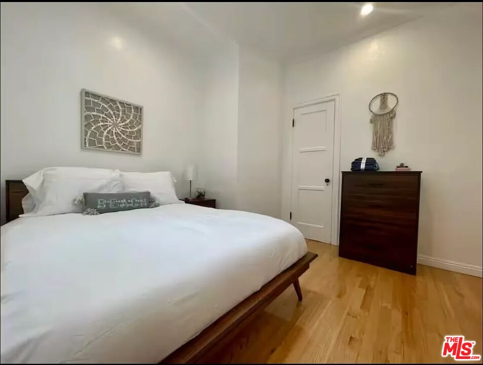 854 4th Street, Unit C Santa Monica, CA 90403 - Photo 10 of 12 a bedroom with a bed and dresser