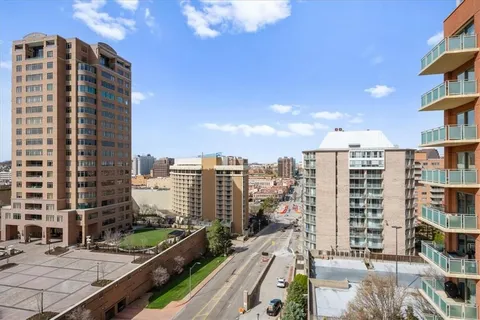 $665,000 | 4950 Central Street, Unit 606, Kansas City, MO 64112