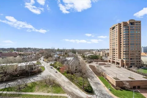 $665,000 | 4950 Central Street, Unit 606, Kansas City, MO 64112