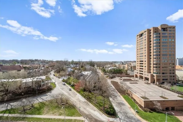 $665,000 | 4950 Central Street, Unit 606, Kansas City, MO 64112