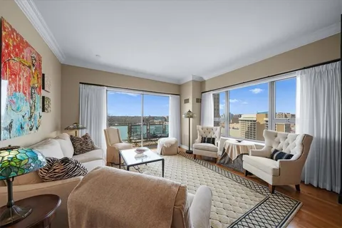 $665,000 | 4950 Central Street, Unit 606, Kansas City, MO 64112