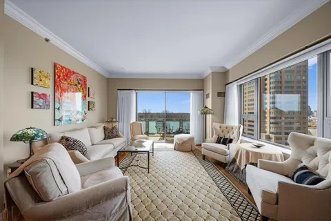 $665,000 | 4950 Central Street, Unit 606, Kansas City, MO 64112