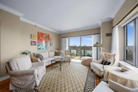 $665,000 | 4950 Central Street, Unit 606, Kansas City, MO 64112