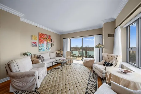 $665,000 | 4950 Central Street, Unit 606, Kansas City, MO 64112