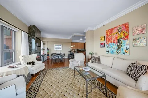 $665,000 | 4950 Central Street, Unit 606, Kansas City, MO 64112