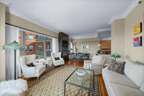 $665,000 | 4950 Central Street, Unit 606, Kansas City, MO 64112