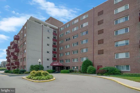 $219,900 | 1830 Columbia Pike, Unit 107, Arlington, VA 22204