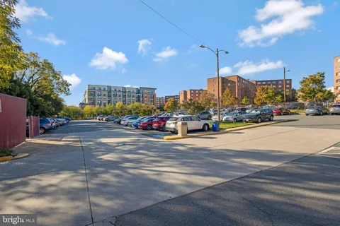 $219,900 | 1830 Columbia Pike, Unit 107, Arlington, VA 22204