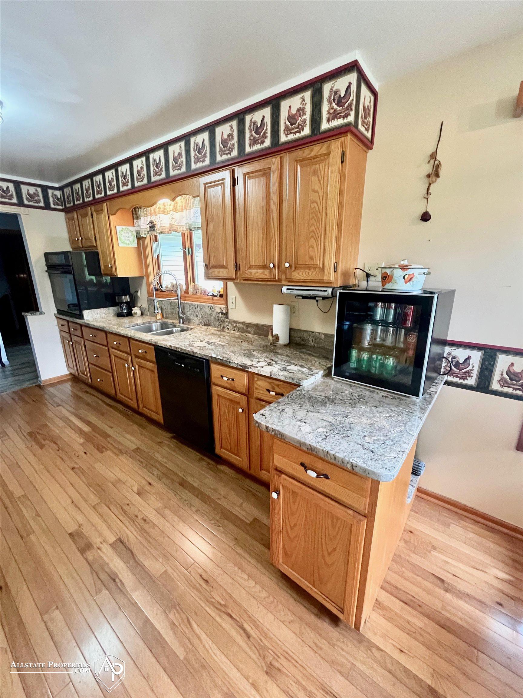 5169 North Oak Road Davison, MI 48423 - Photo 9 of 54 50151955-0639e13c-93ec-42b0-9f79-08c507a88a2c.JPG