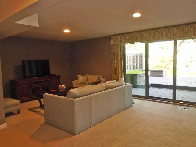 $2,500 | 2547 Meade Court, Ann Arbor, MI 48105