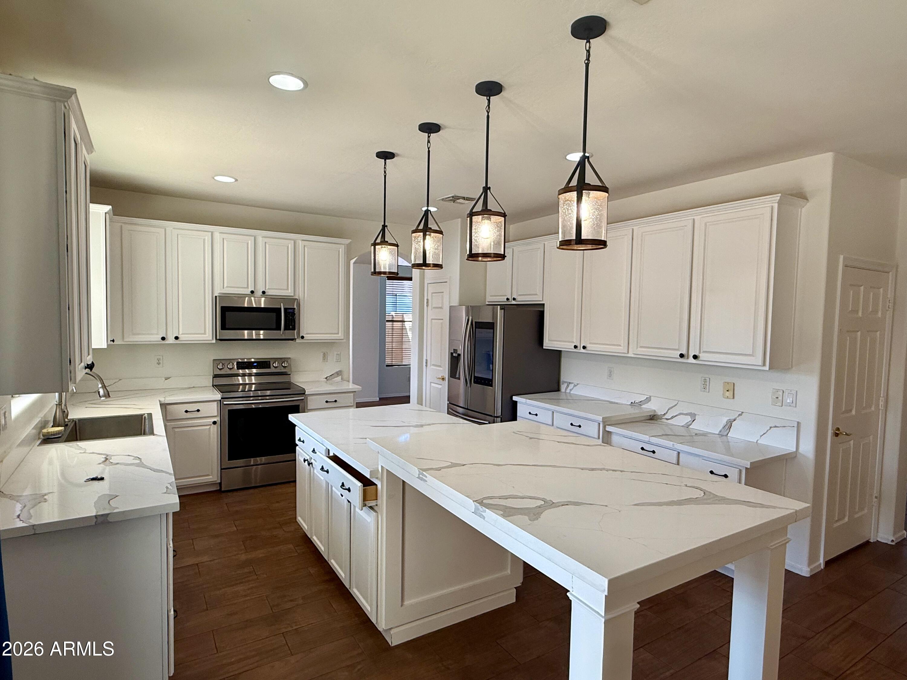 2431 West Carter Road Phoenix, AZ 85041 - Photo 11 of 30 Kitchen