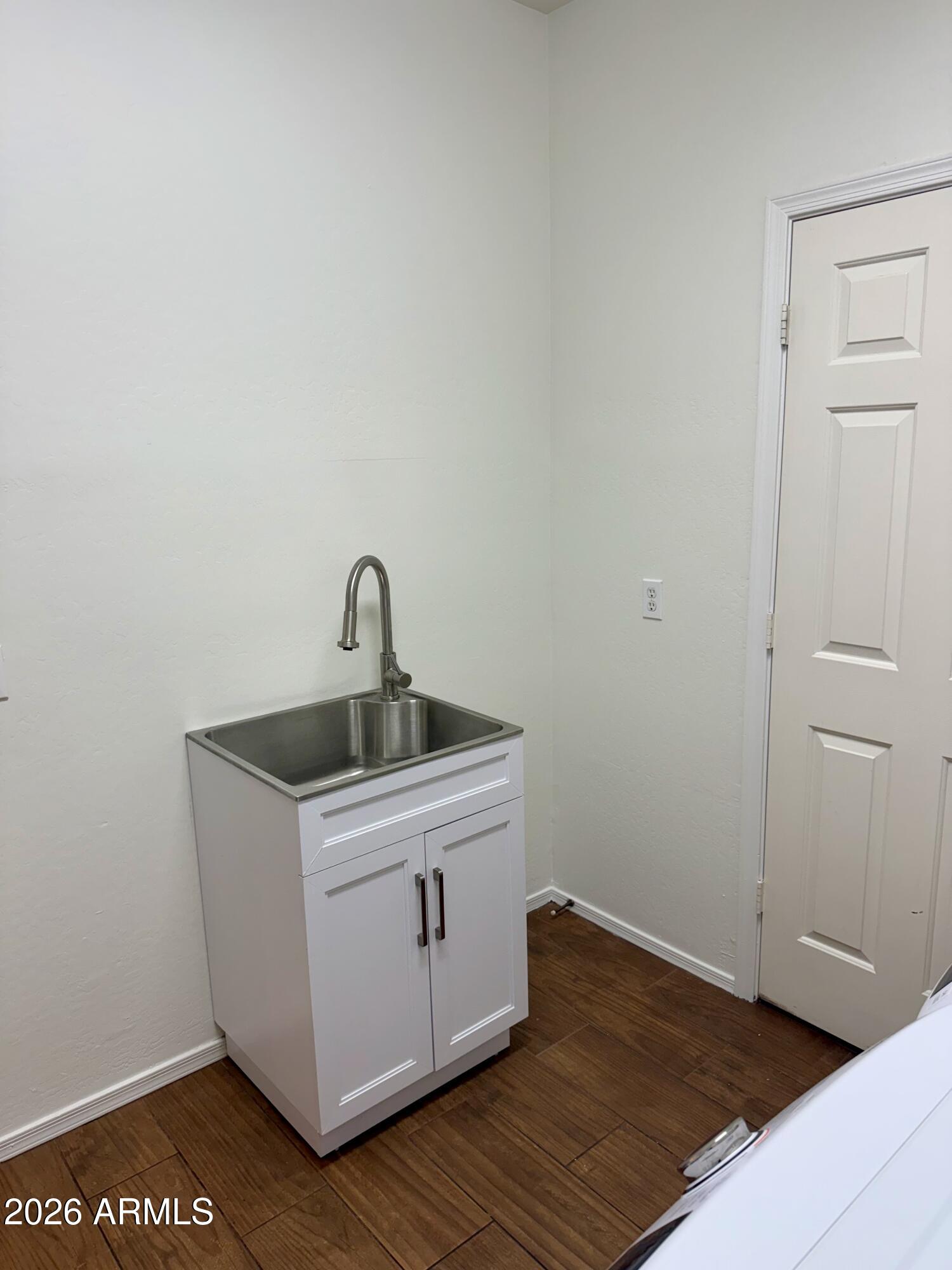 2431 West Carter Road Phoenix, AZ 85041 - Photo 18 of 30 Laundry Room