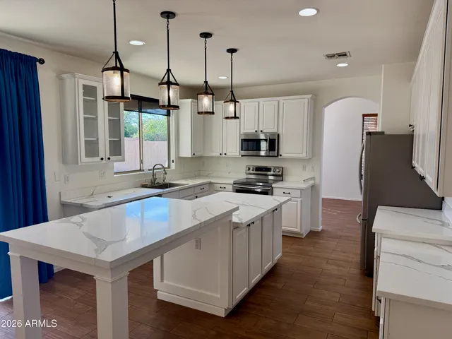 $2,500 | 2431 West Carter Road, Phoenix, AZ 85041