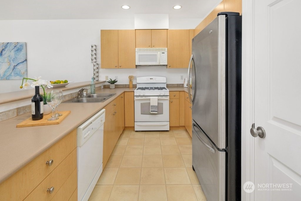 4909 Lake Avenue South, Unit B Renton, WA 98055 - Photo 8 of 29 Gallery Image 8