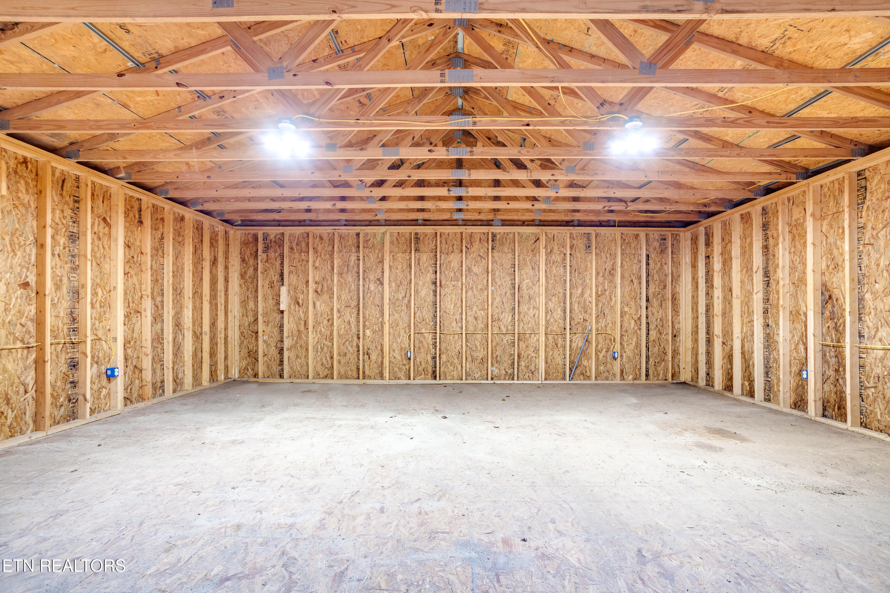 337 Tumbling Run Estates Maynardville, TN 37807 - Photo 24 of 33 Garage