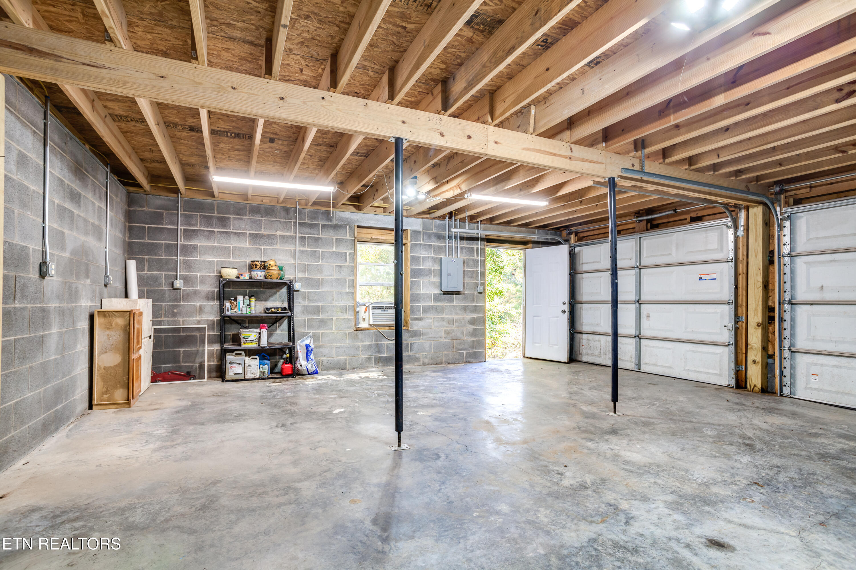 337 Tumbling Run Estates Maynardville, TN 37807 - Photo 26 of 33 Garage