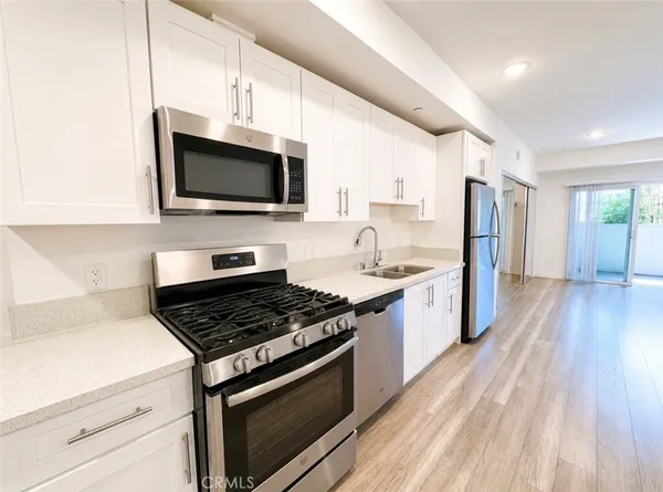 $1,850 | 1025 South Berendo Street, Unit 202, Los Angeles, CA 90006