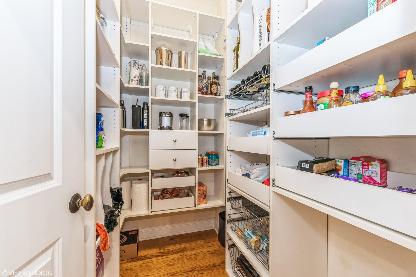 1919 West Addison Street, Unit 1F Chicago, IL 60613 - Photo 8 of 22 Gallery Image 8