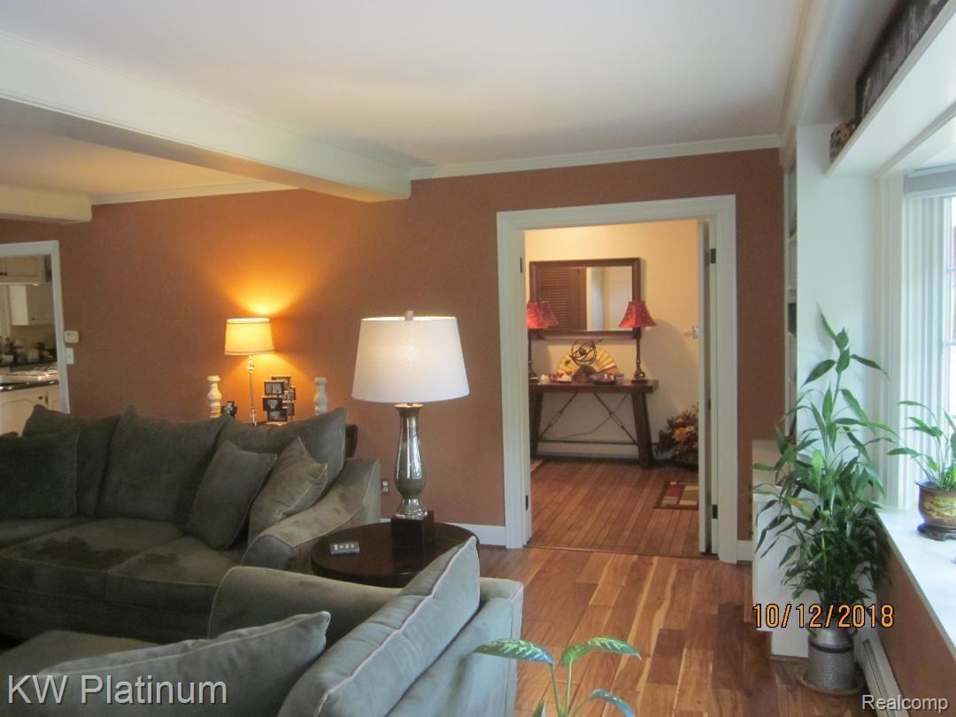 735 North Riverside Avenue St. Clair, MI 48079 - Photo 28 of 49 LIVING ROOM3.jpg