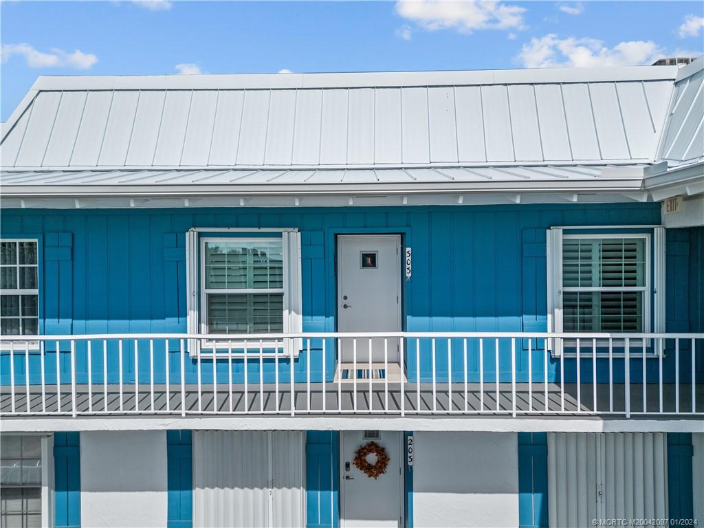 1864 Southwest Palm City Road, Unit 303 Stuart, FL 34994 - Photo 3 of 26 a view of a house and a window